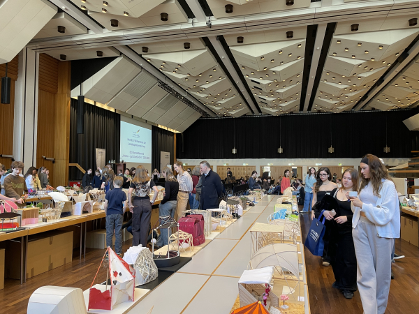 767B7FB2 73FC 4556 AC3B AC9C91D6A29D2